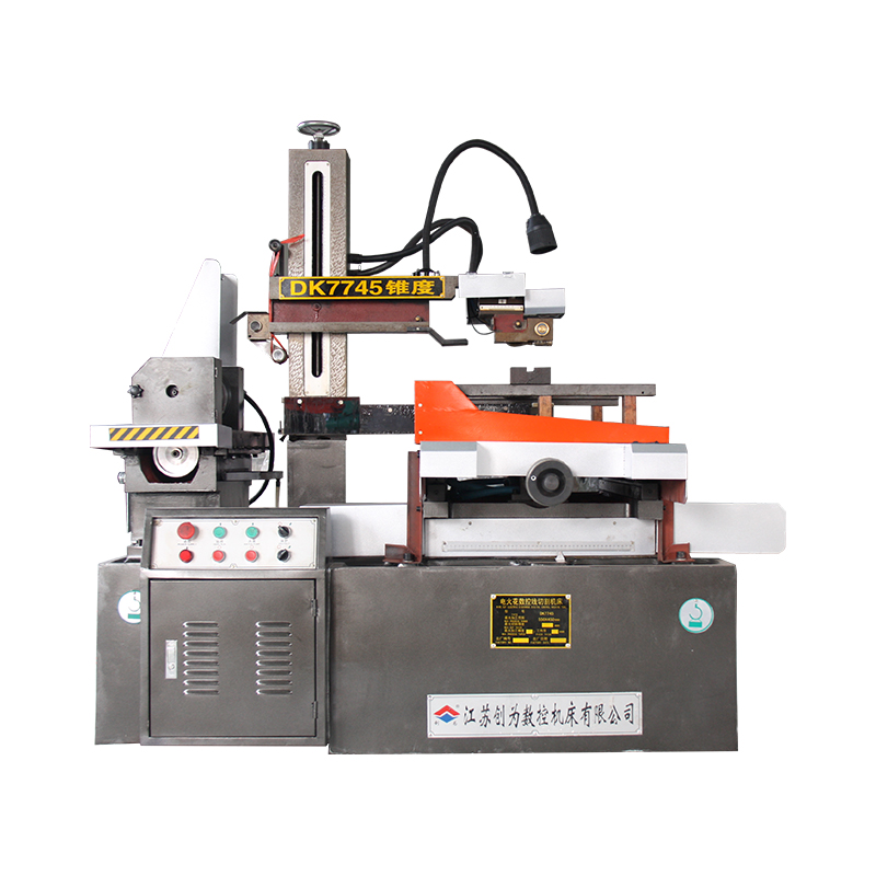 DK7745 AZ låg förluststeg CNC Wire EDM Höghastighetsskärmaskin